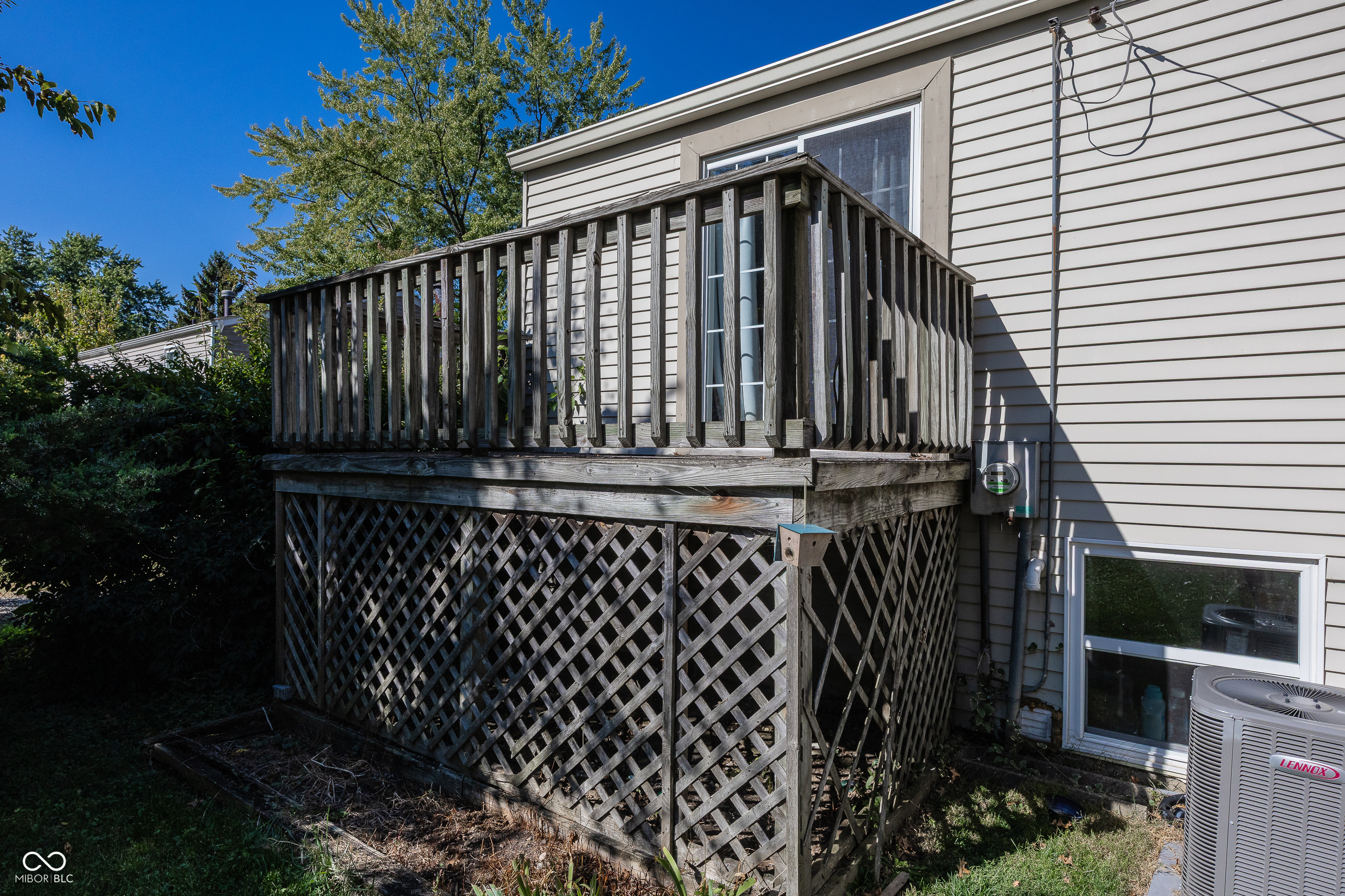 1639 Moores Court