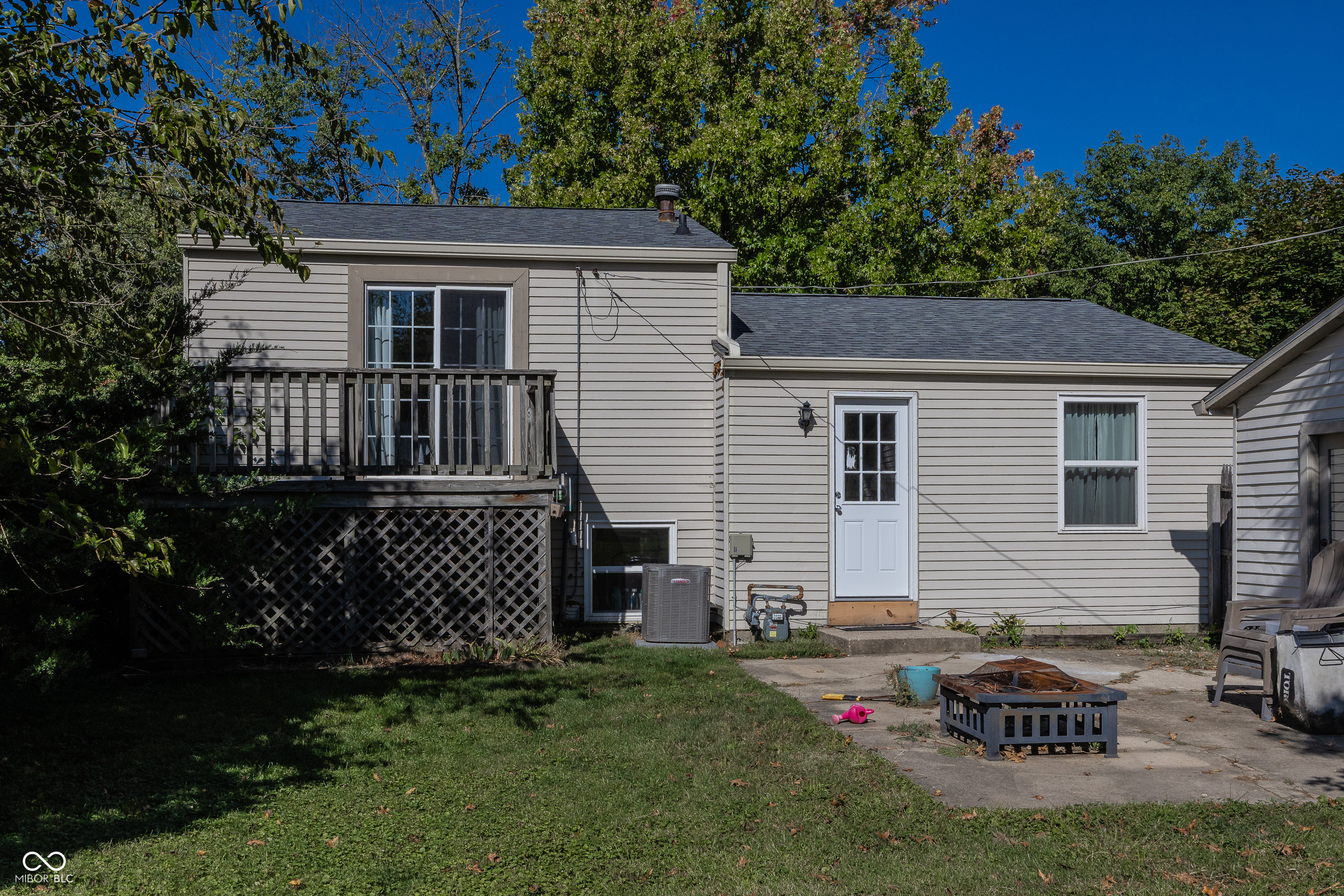 1639 Moores Court