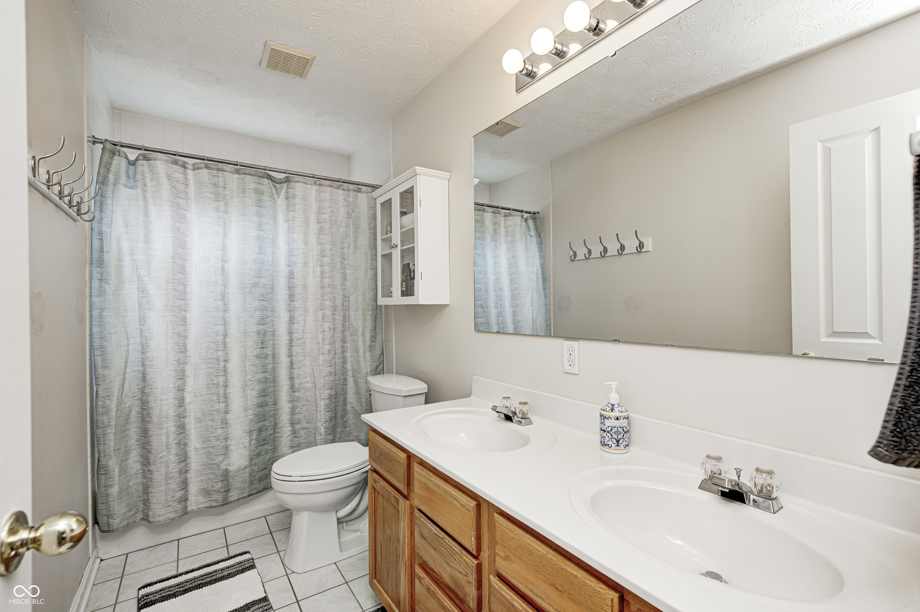 8001 Parkview
