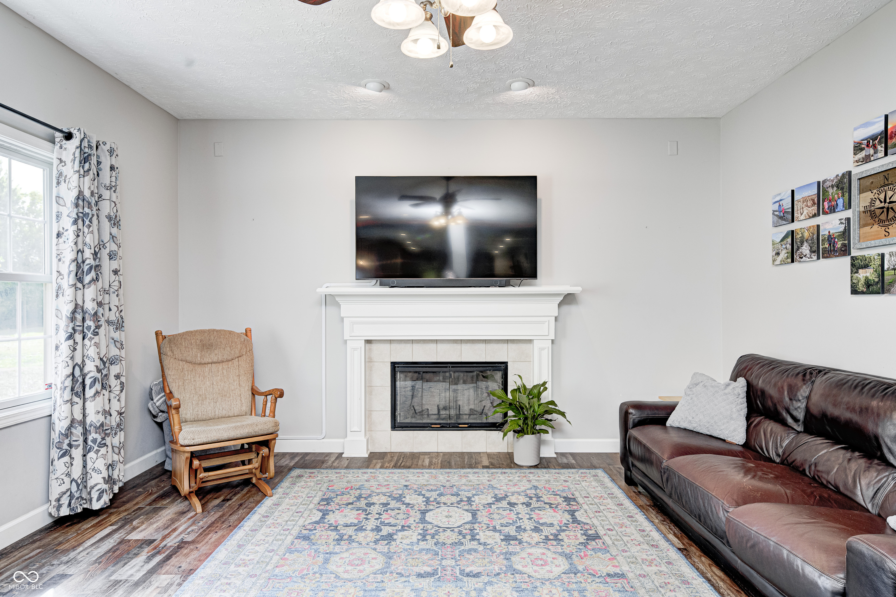 8001 Parkview