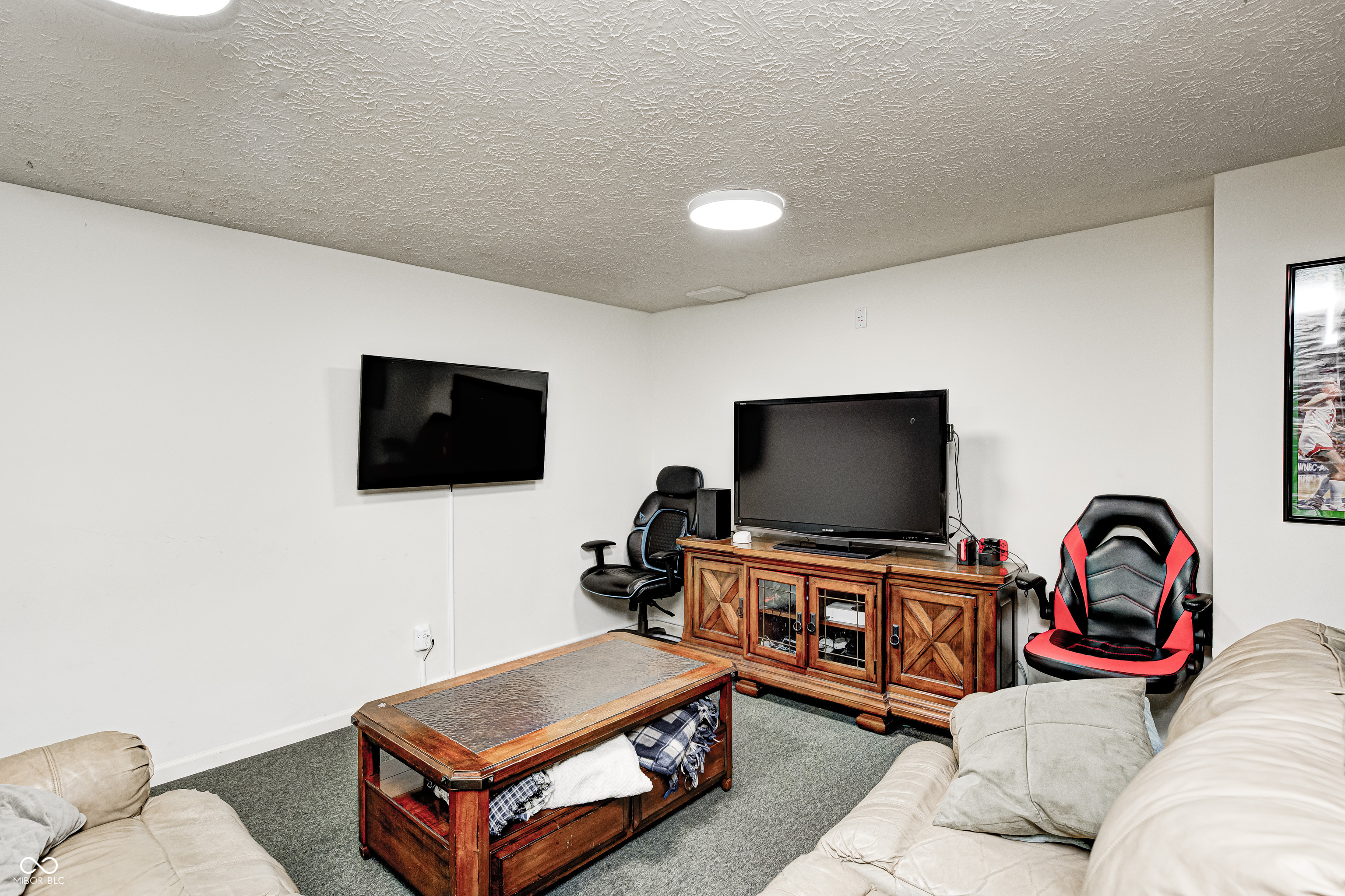 8001 Parkview
