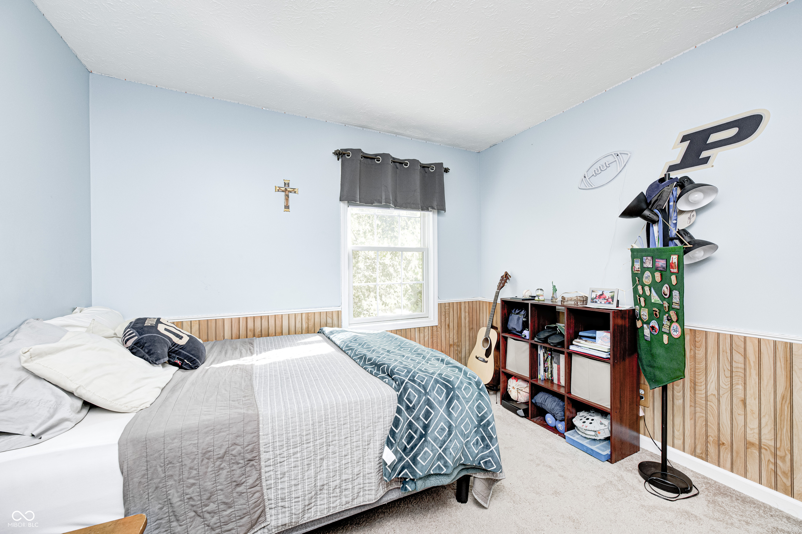 8001 Parkview
