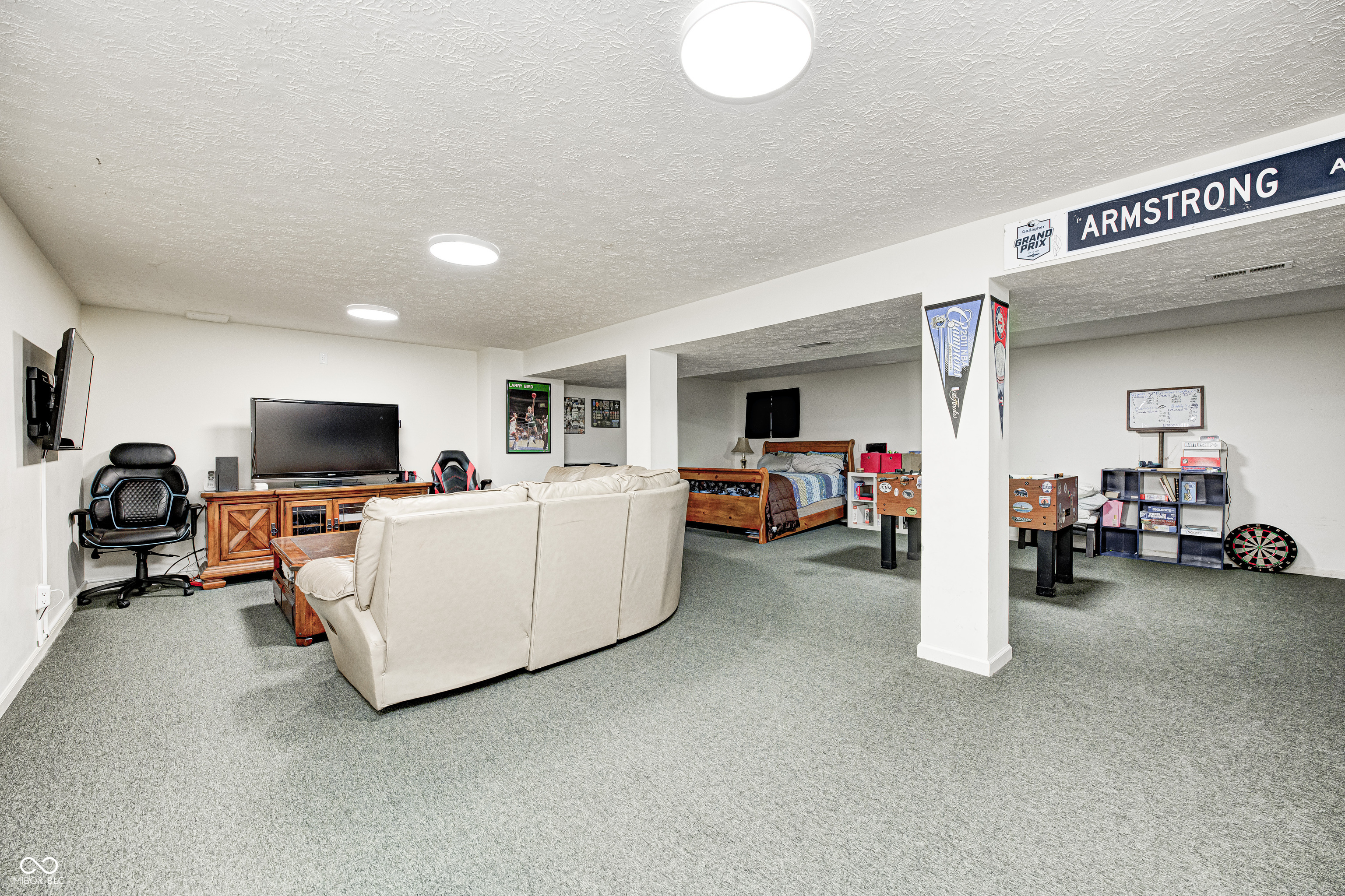 8001 Parkview