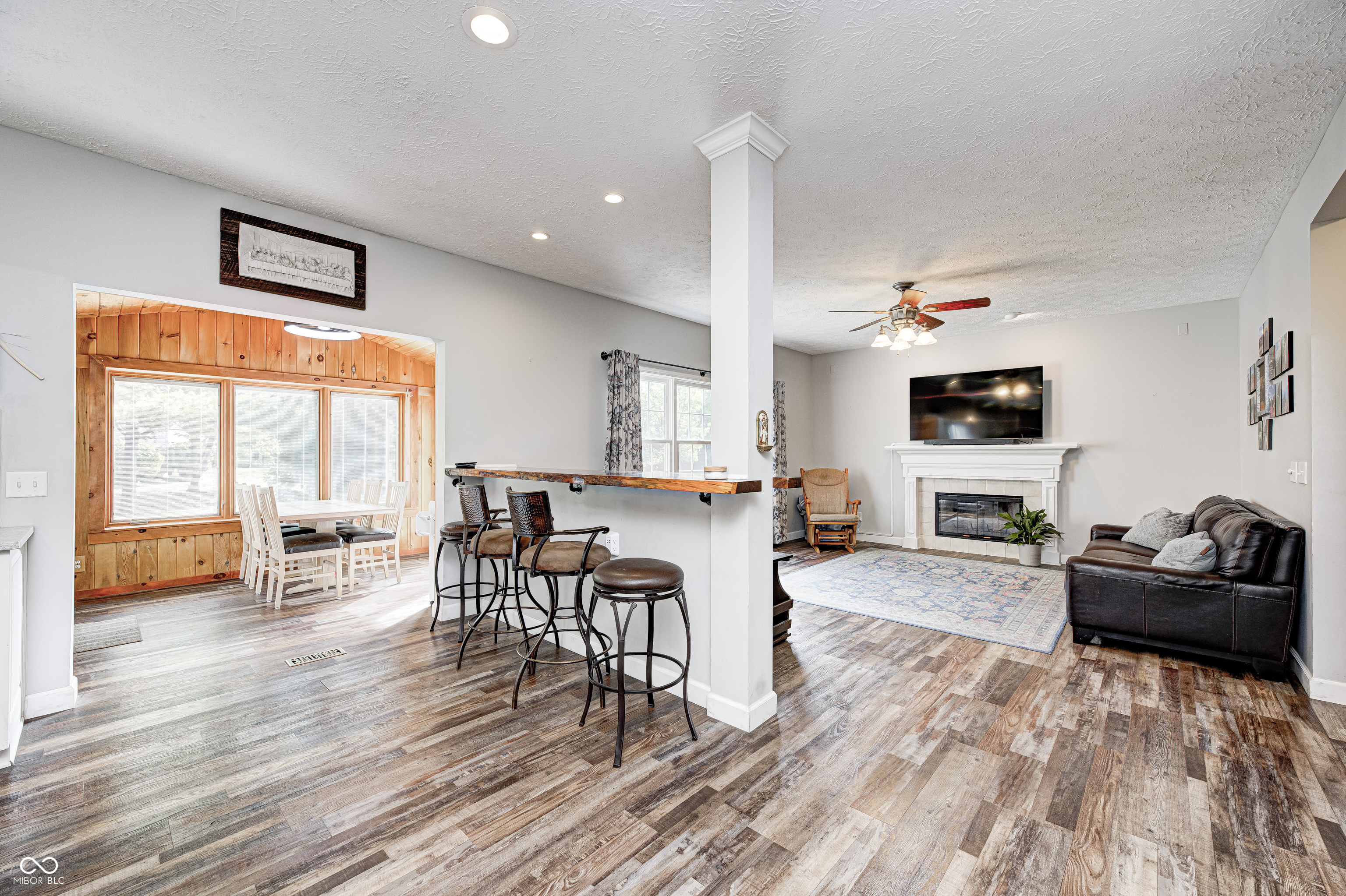 8001 Parkview