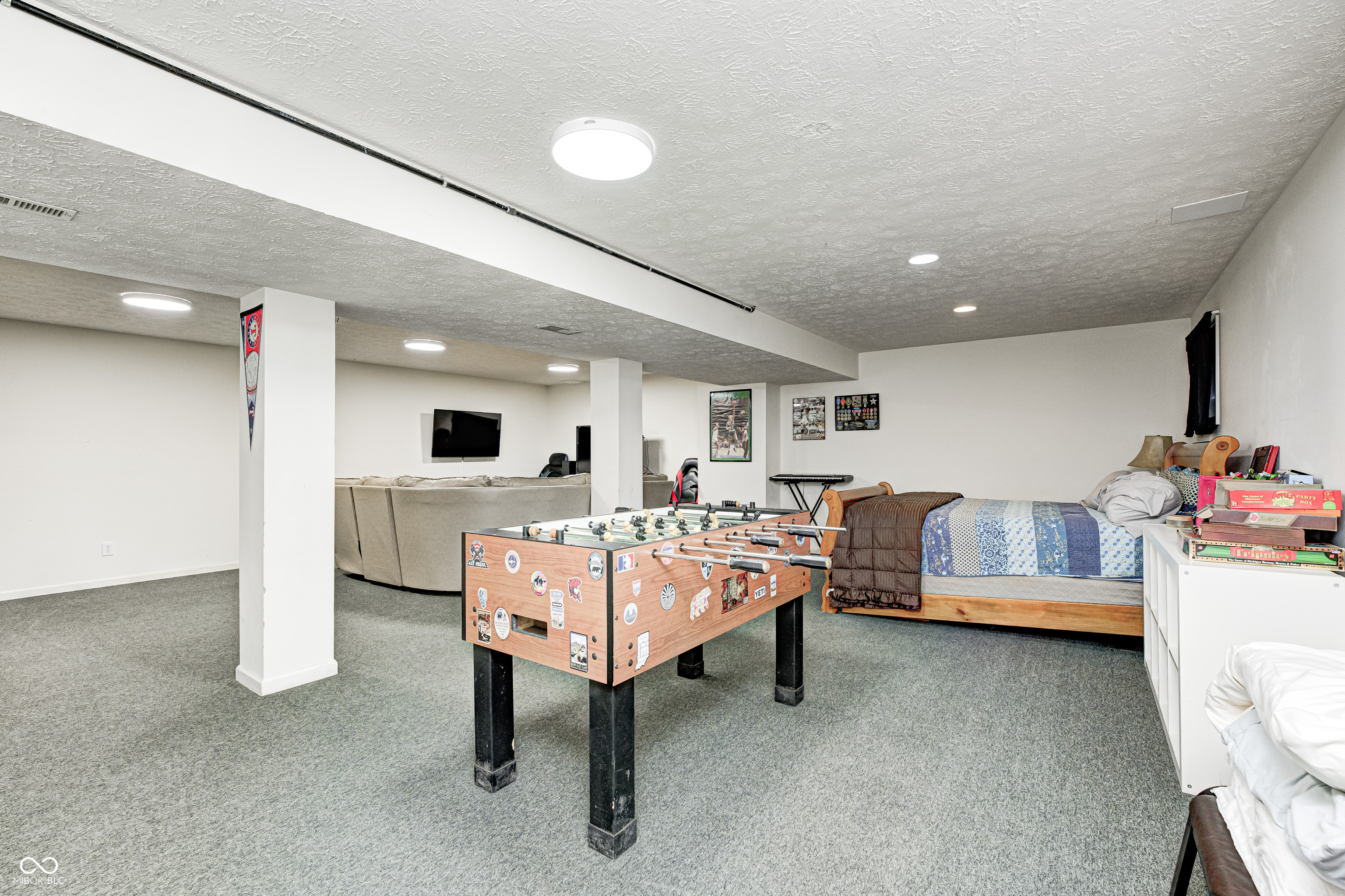 8001 Parkview