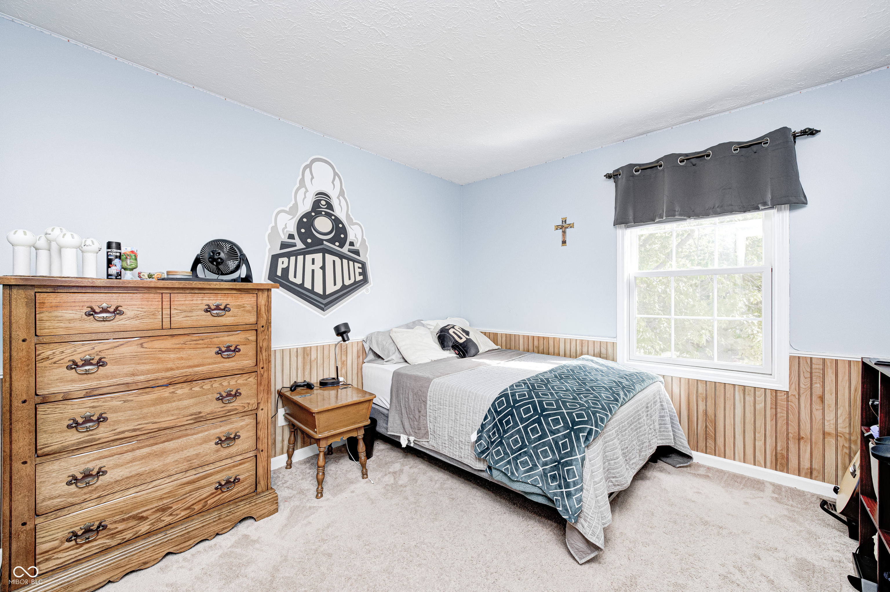 8001 Parkview