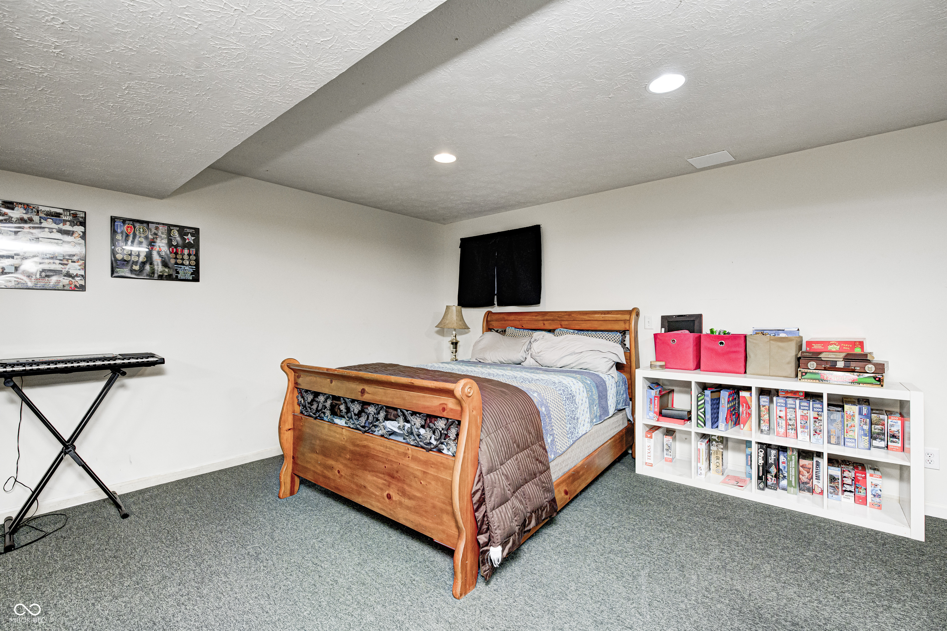 8001 Parkview
