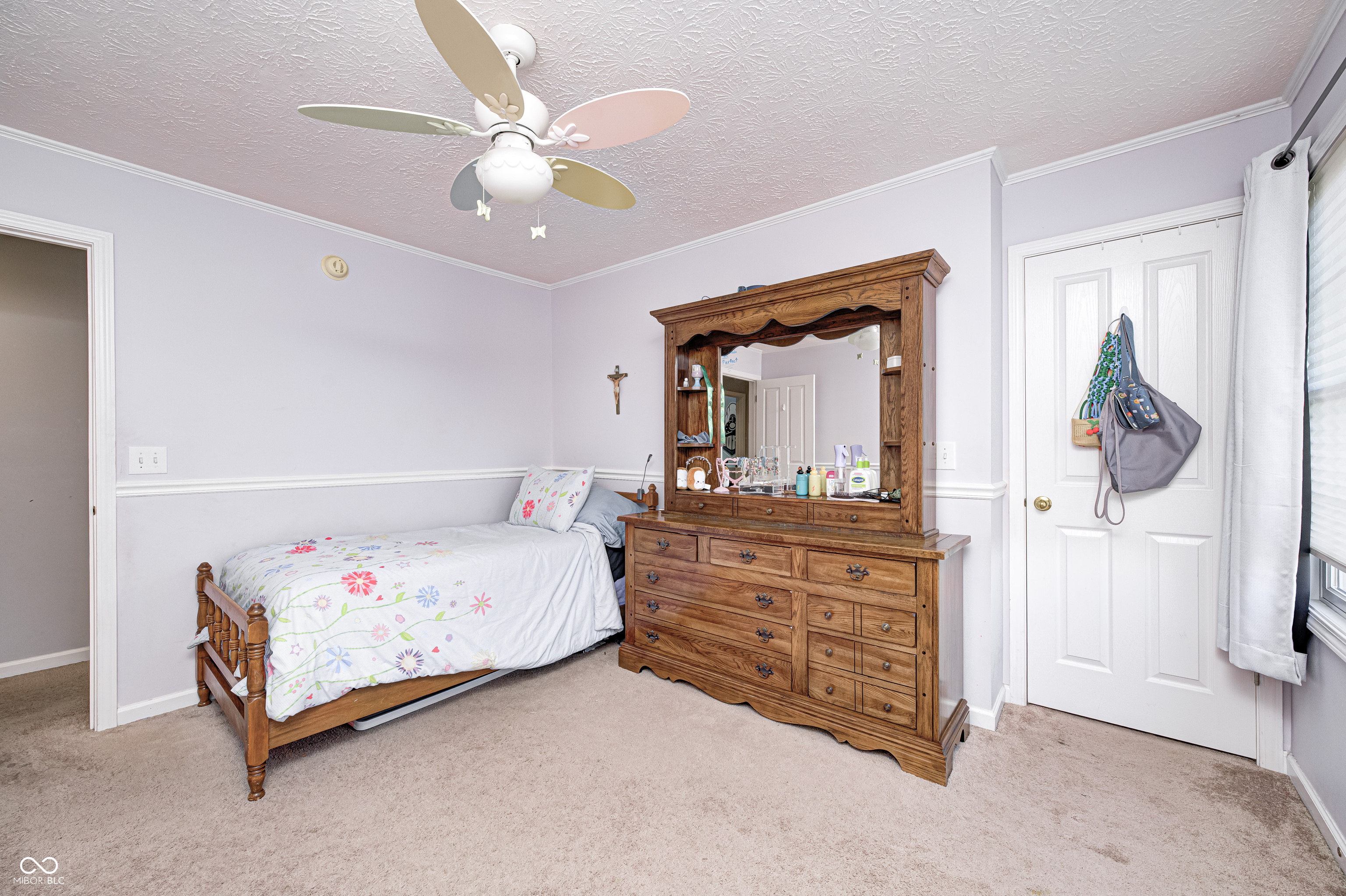 8001 Parkview