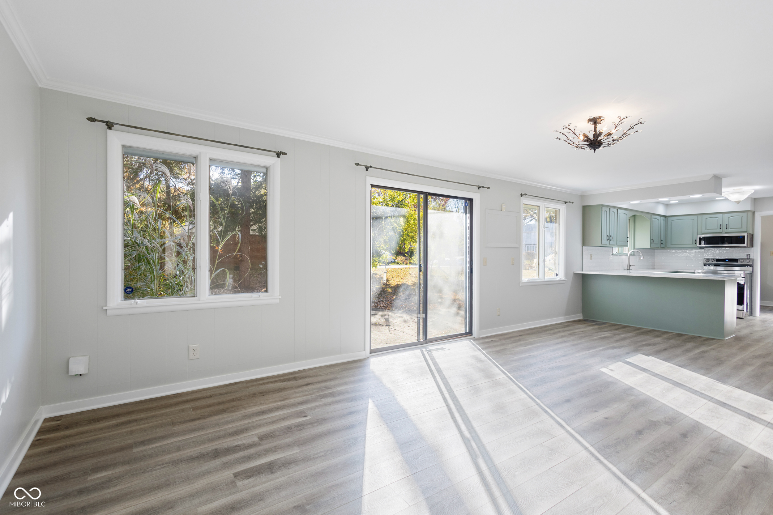 4589 Lincoln Road