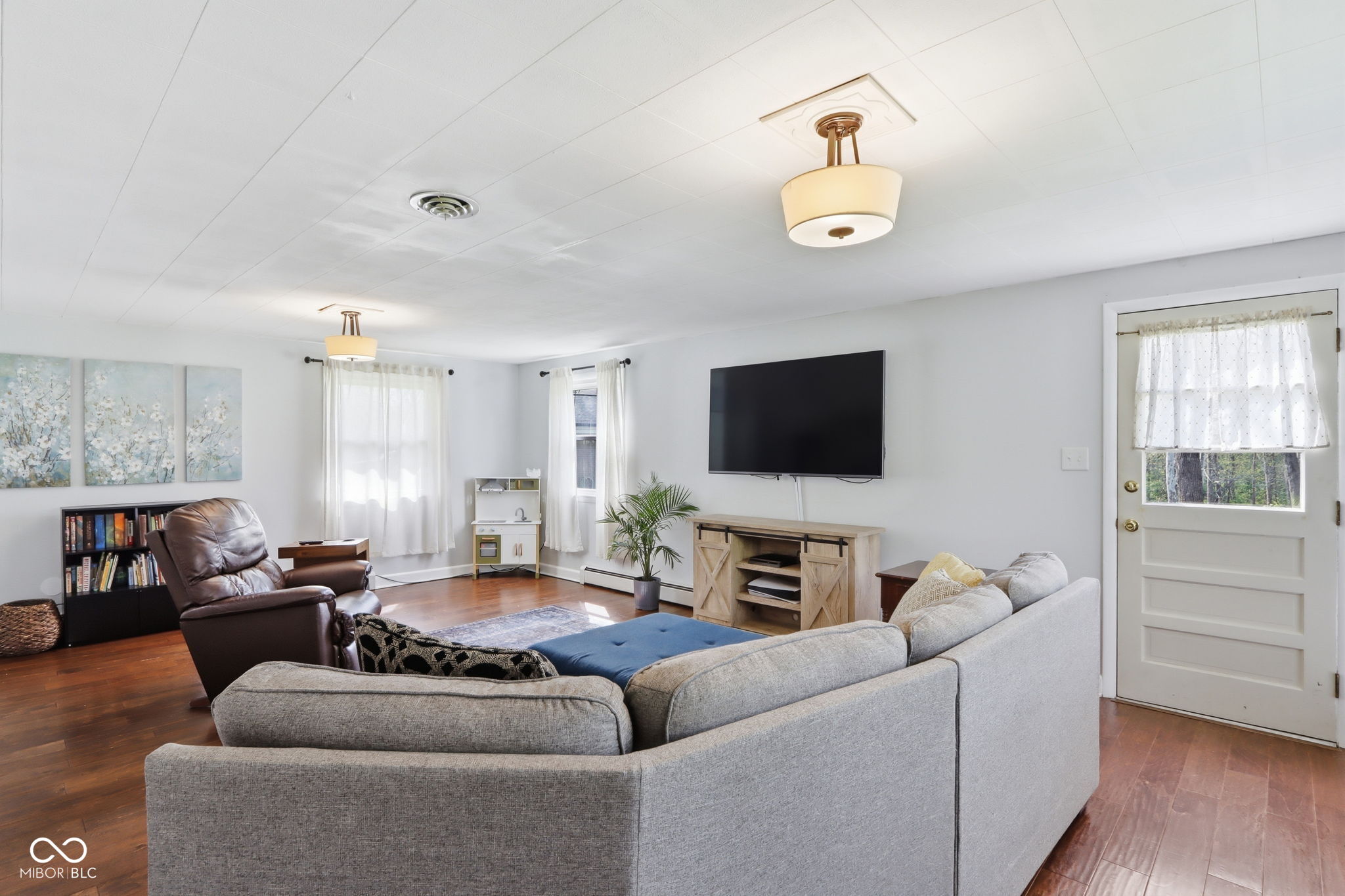 3358 Walnut Drive
