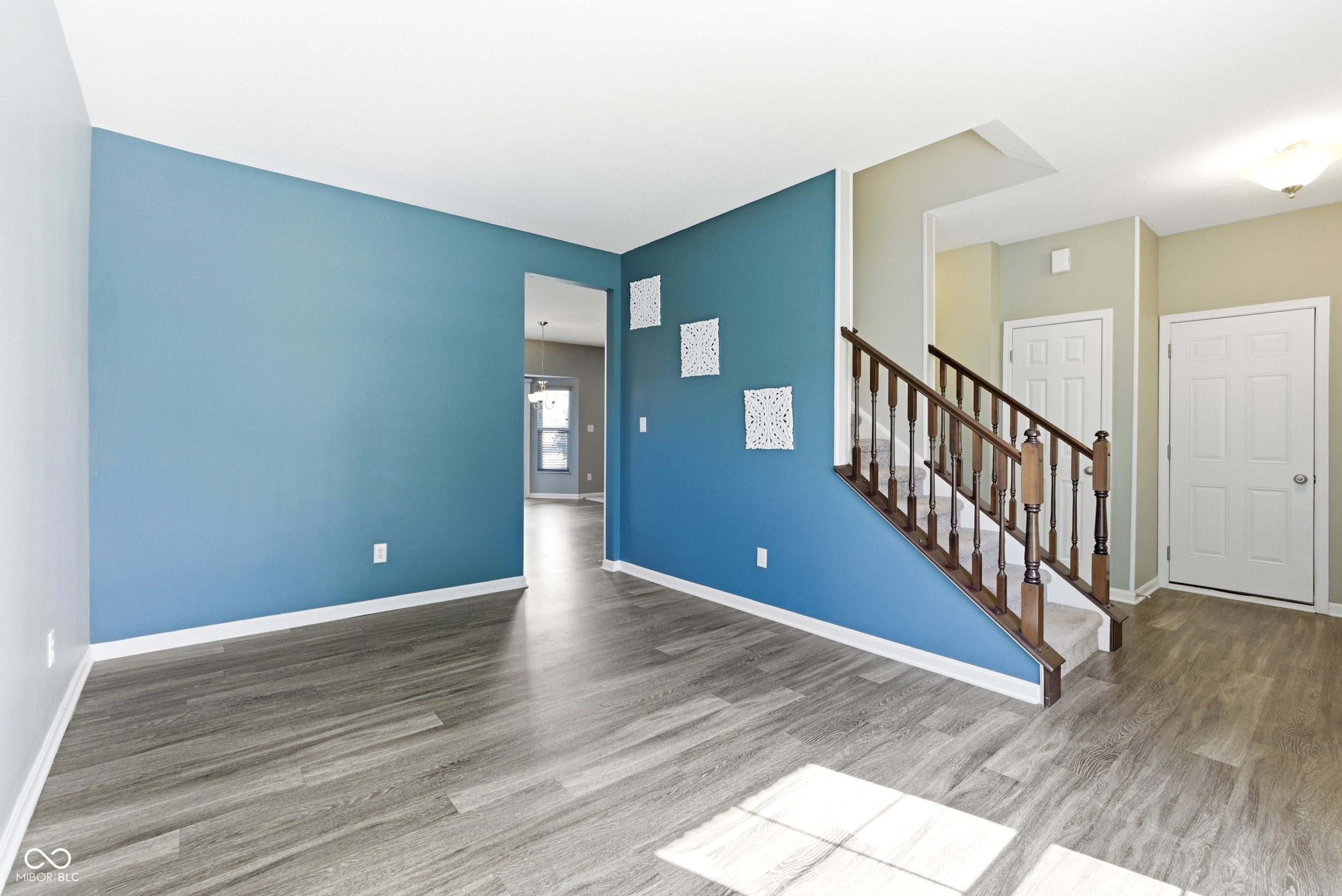 8701 N Dresden Drive