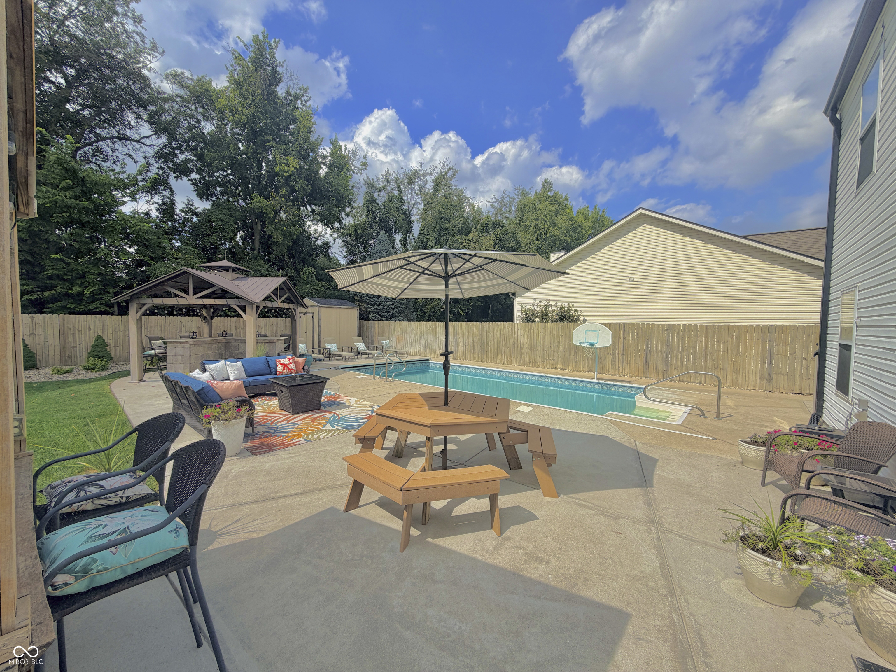 6 Candlewood Court