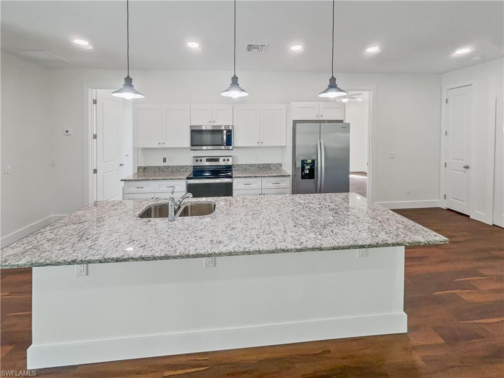 804 Woodridge CIR