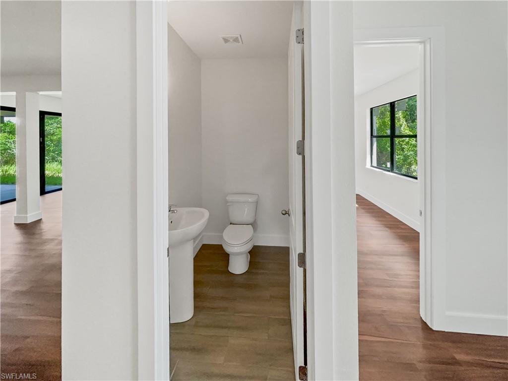 804 Woodridge CIR