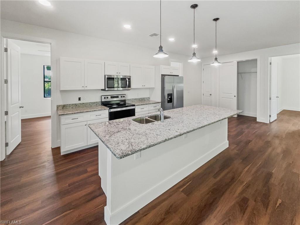 804 Woodridge CIR