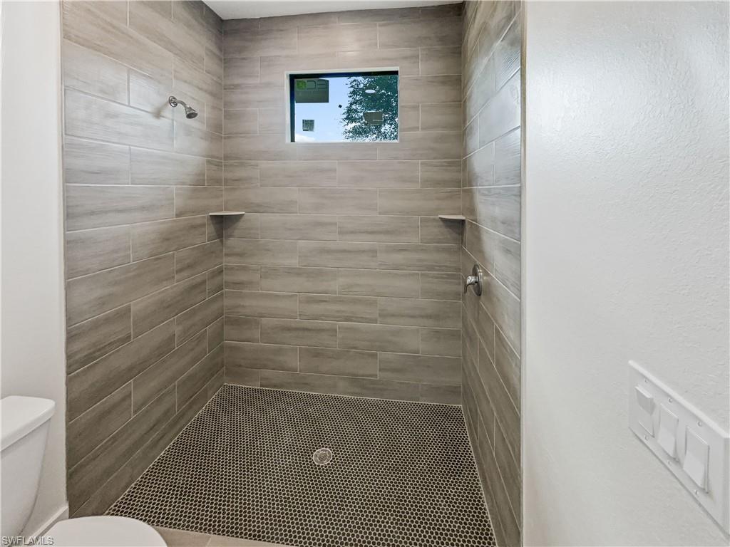 804 Woodridge CIR