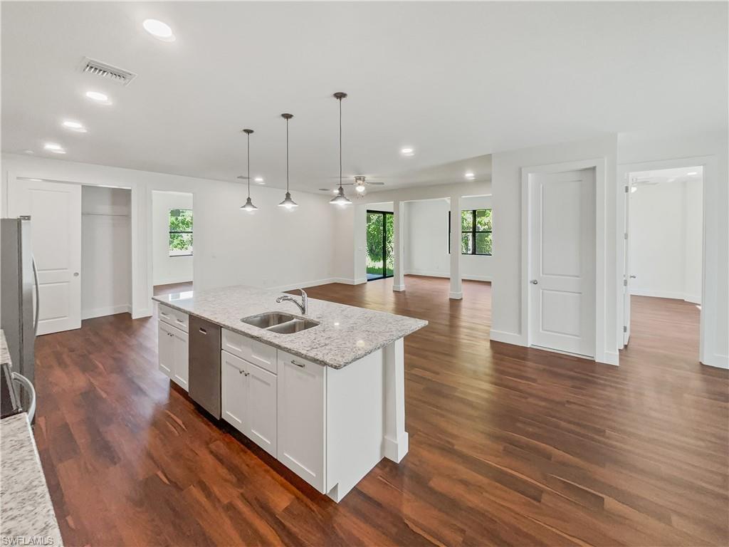 804 Woodridge CIR