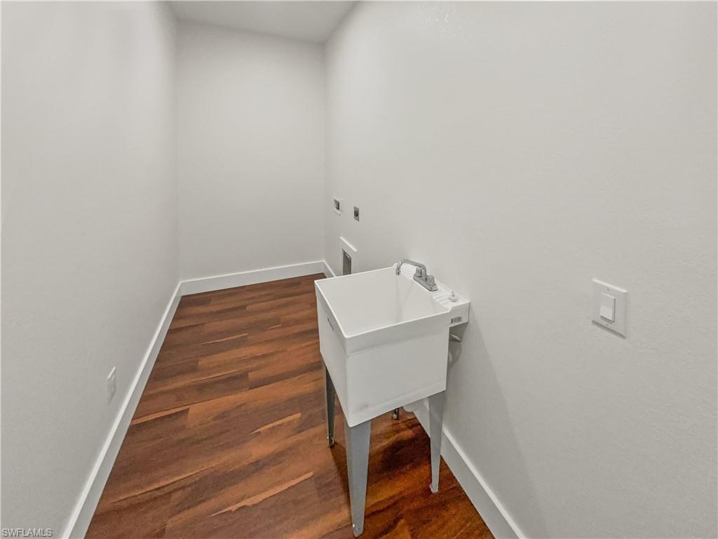 804 Woodridge CIR