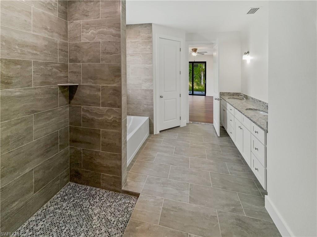 804 Woodridge CIR