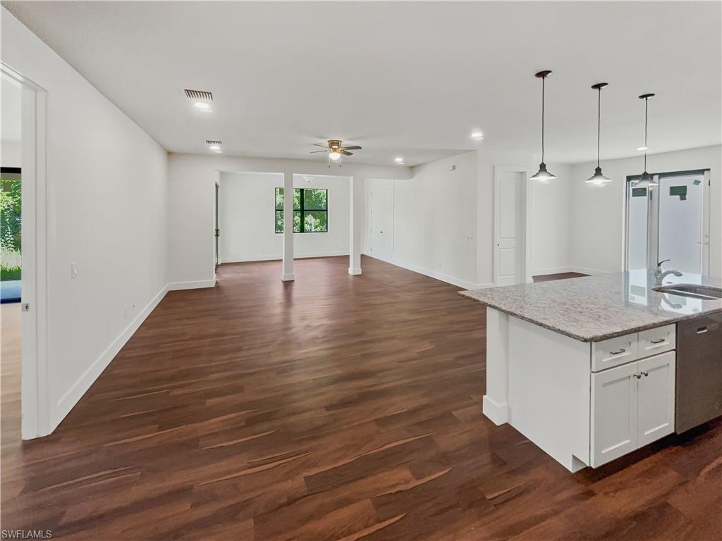 804 Woodridge CIR