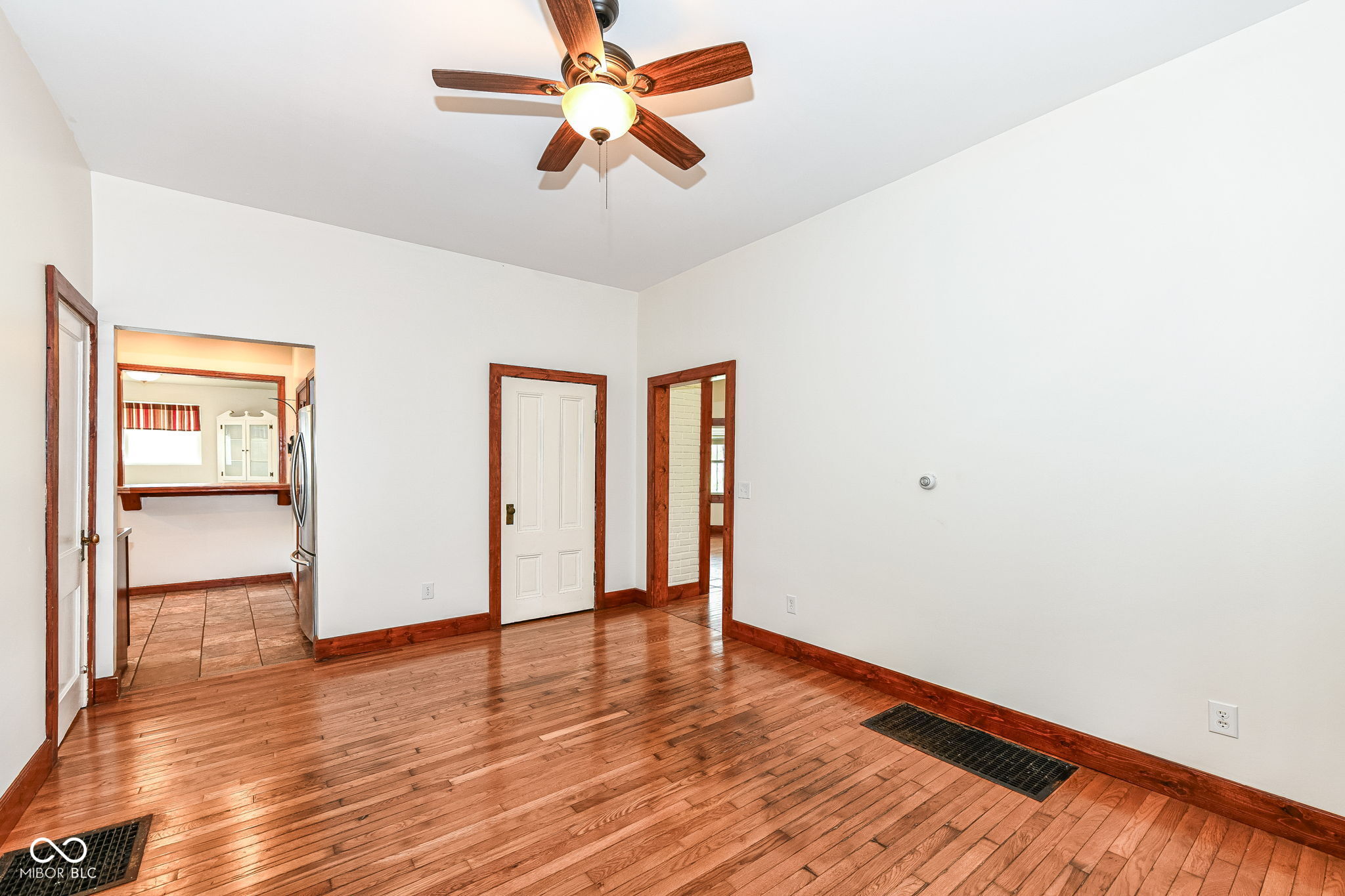 15 N Hawthorne Lane
