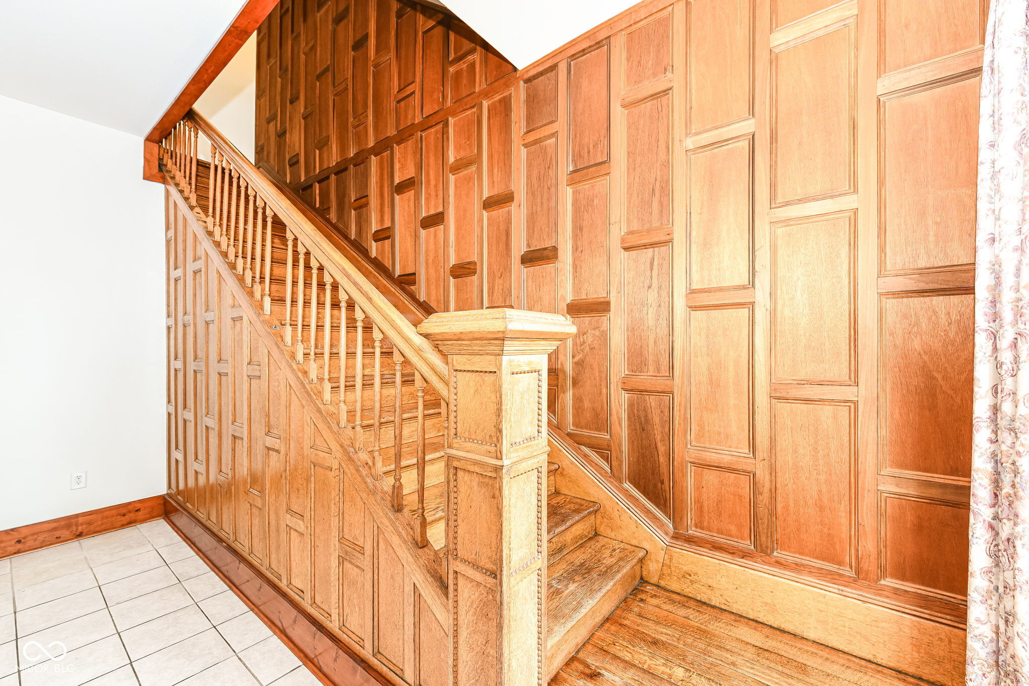15 N Hawthorne Lane