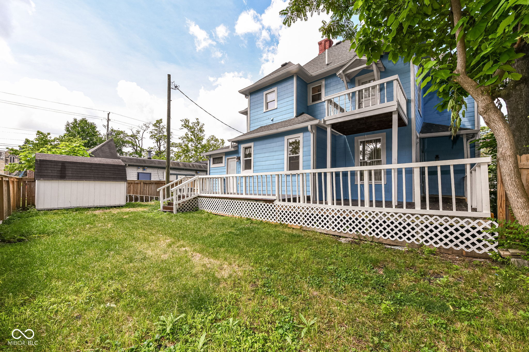 15 N Hawthorne Lane