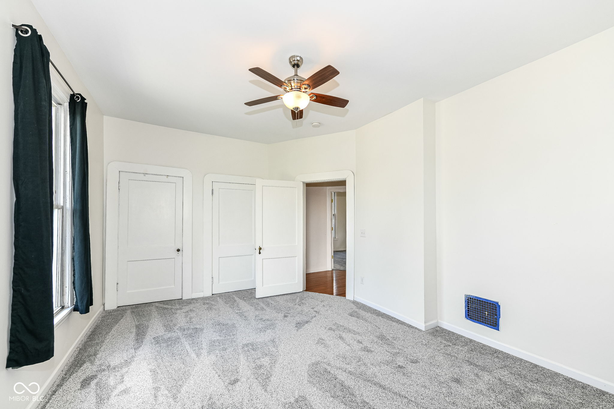 15 N Hawthorne Lane