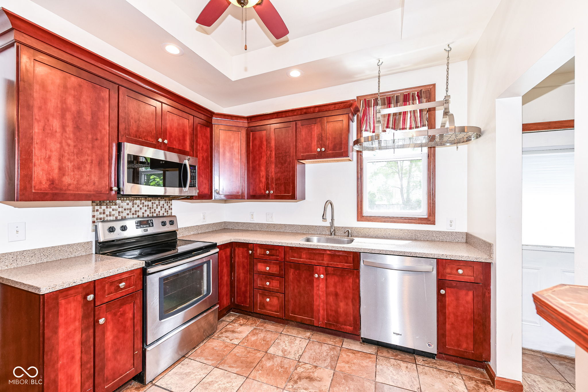 15 N Hawthorne Lane