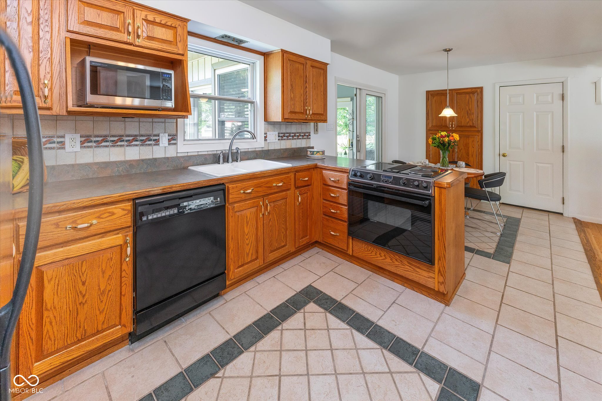 140 Kenwood Court