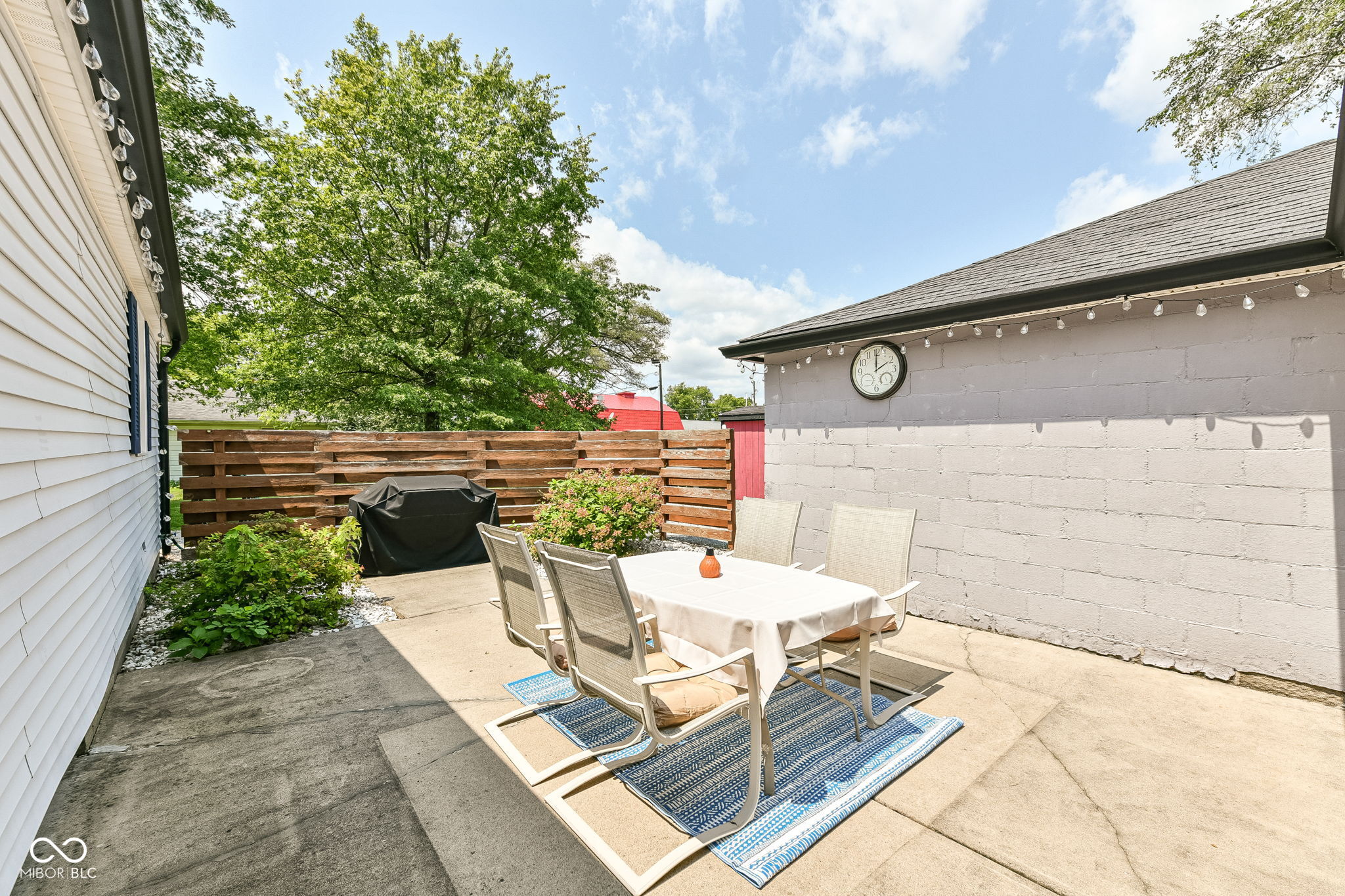 225 W Garden Street