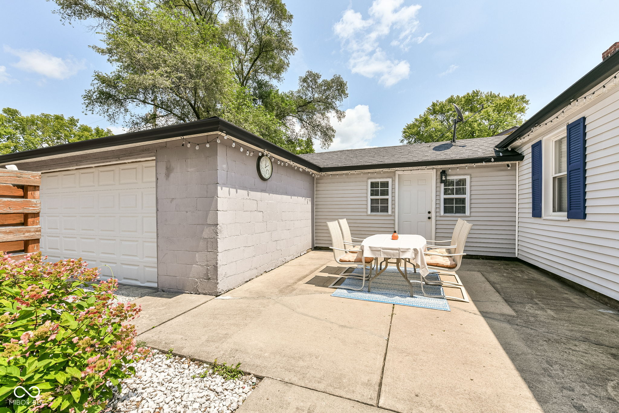 225 W Garden Street
