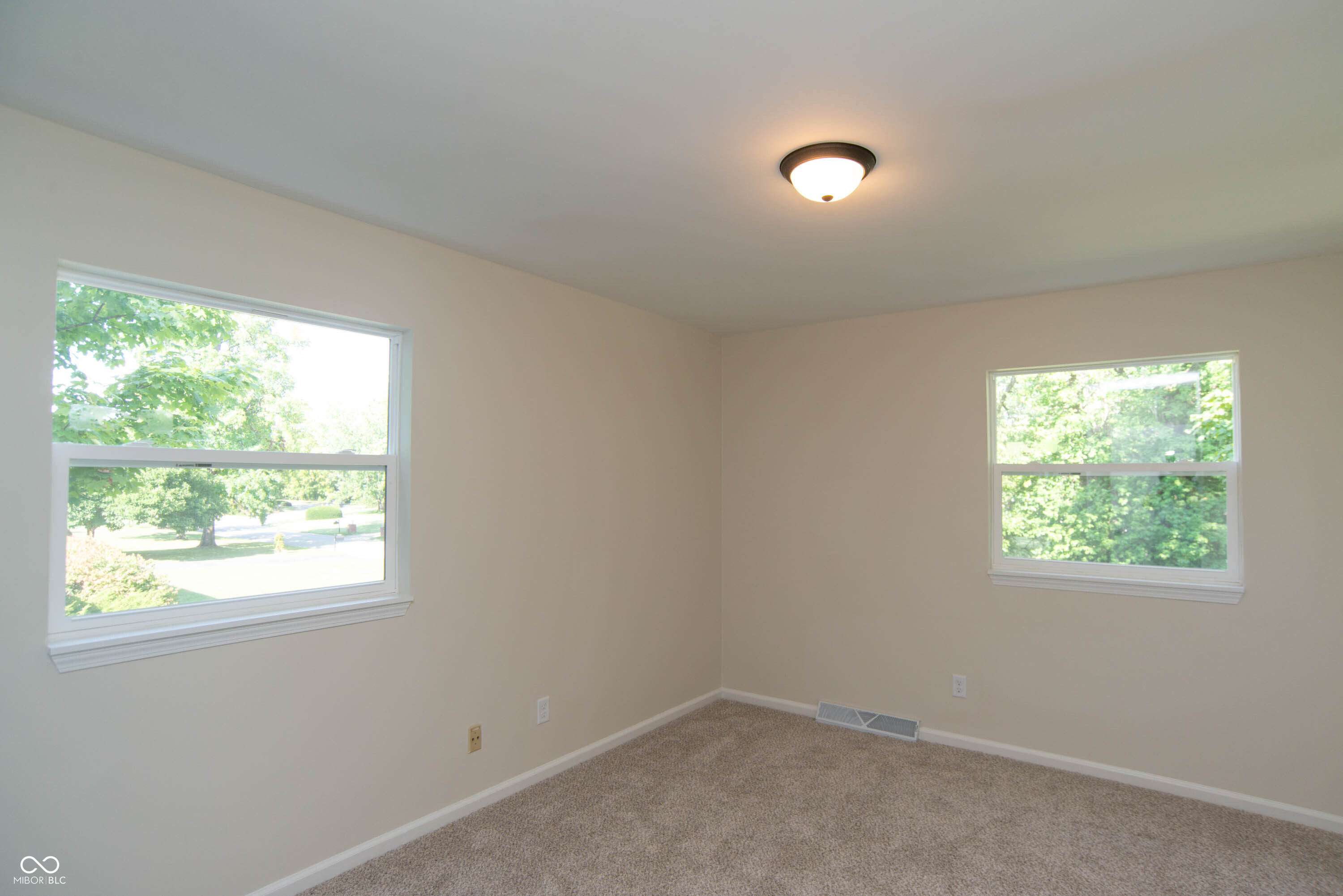 5454 Hawthorne Drive