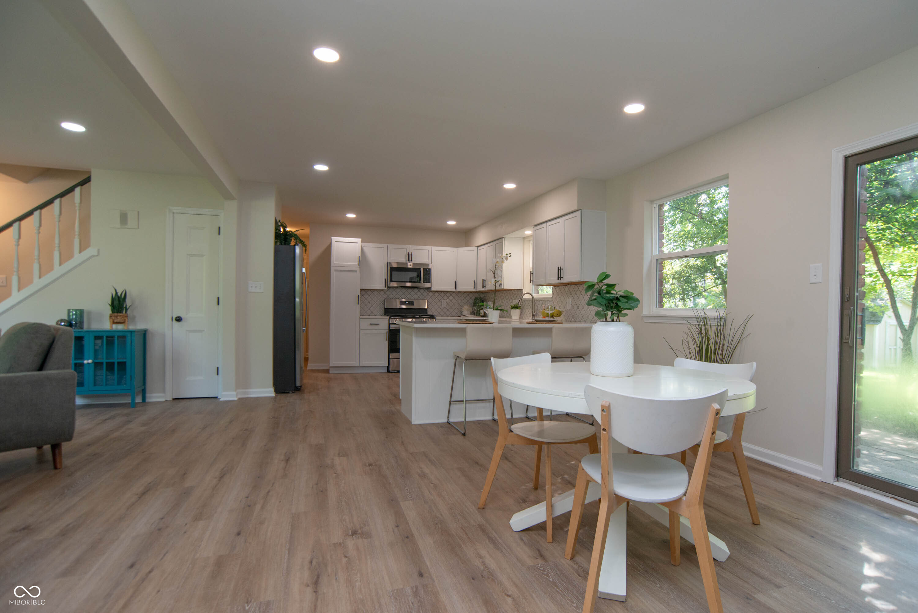 5454 Hawthorne Drive