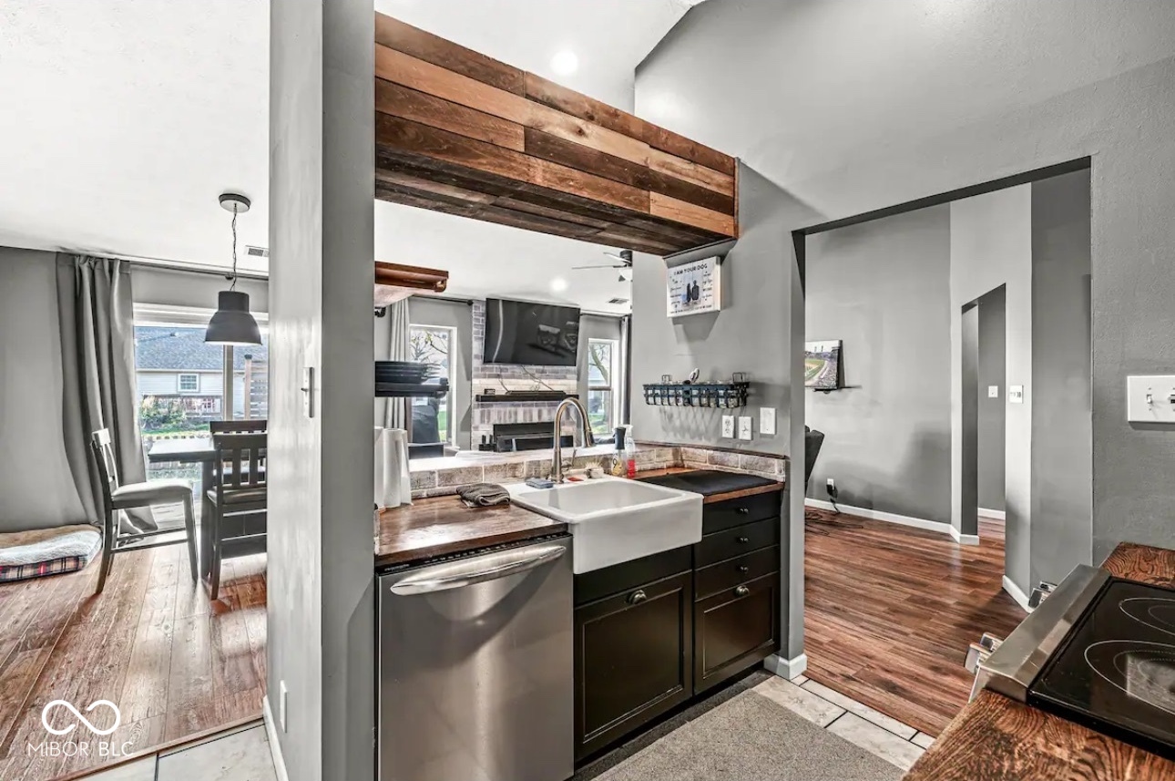 12525 Wolford Drive