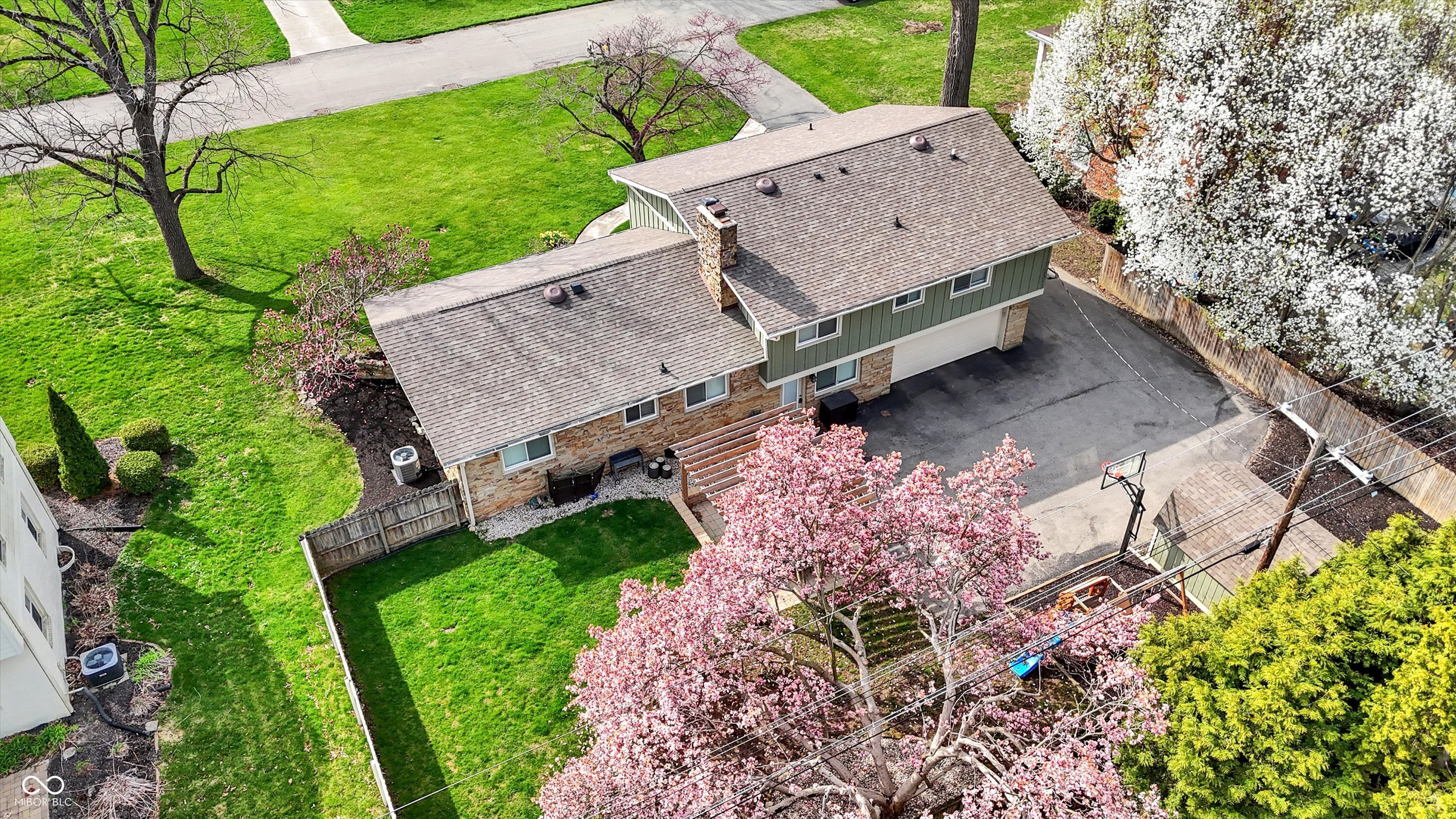 6377 Green Leaves Road