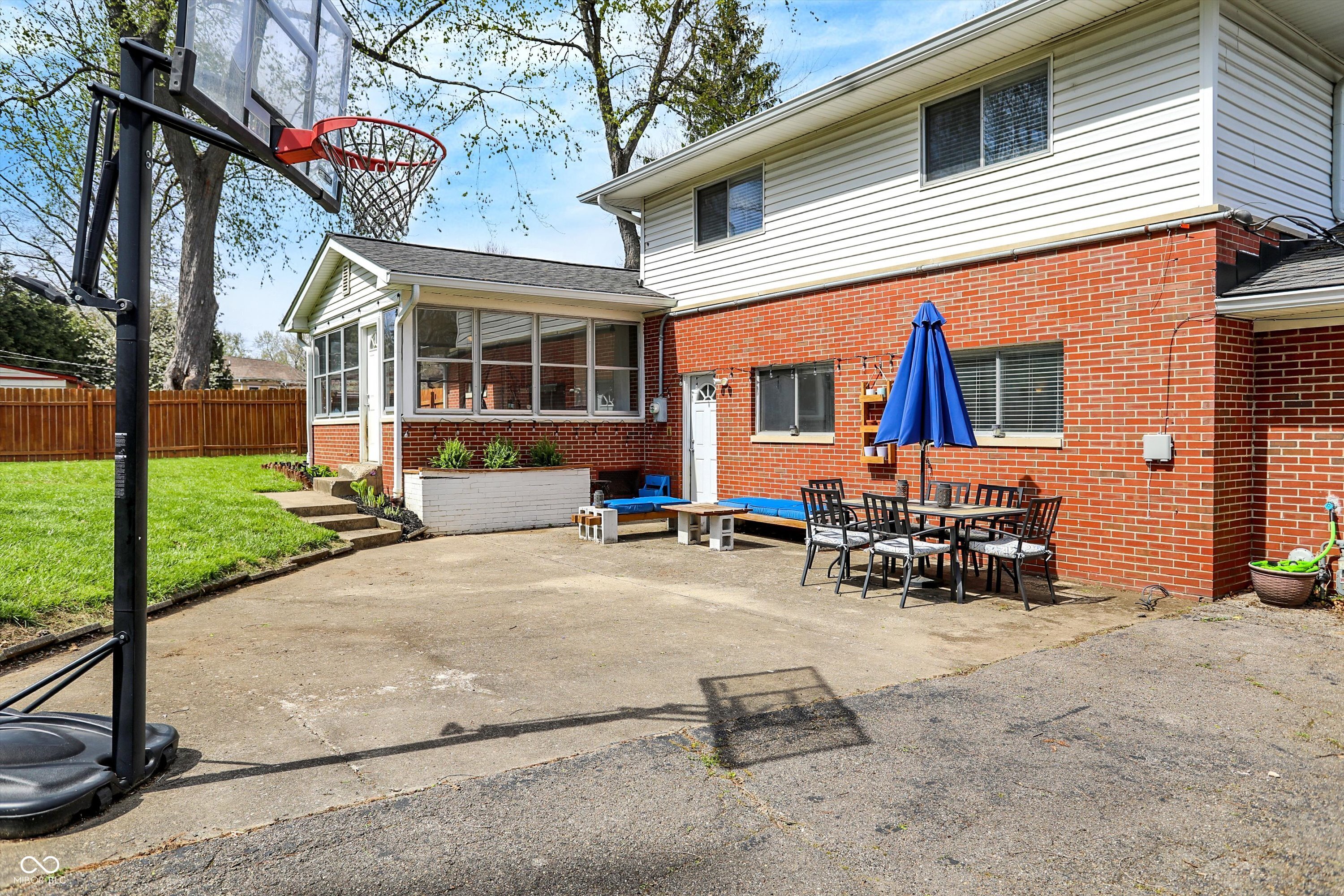 4260 Springwood Trail
