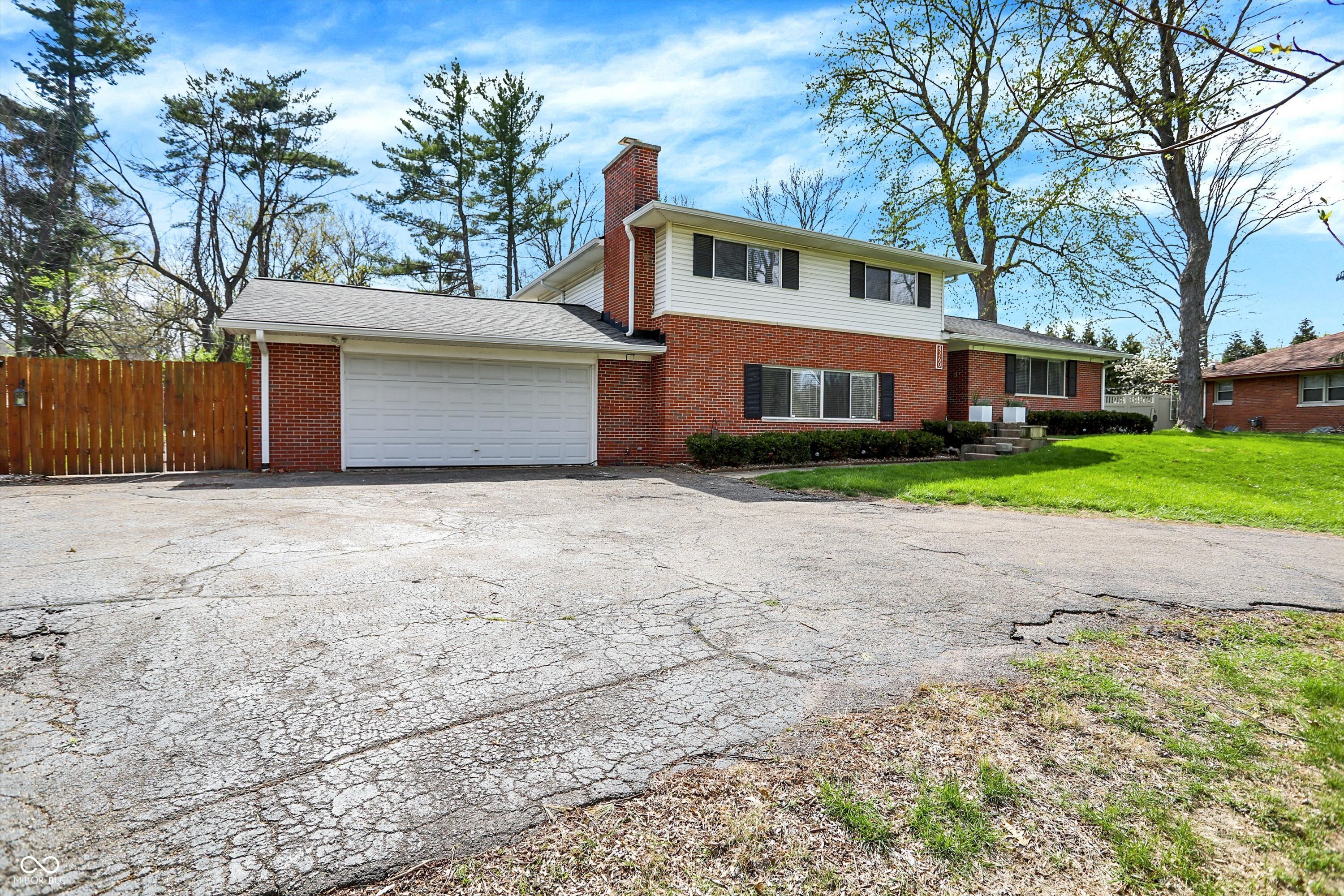 4260 Springwood Trail