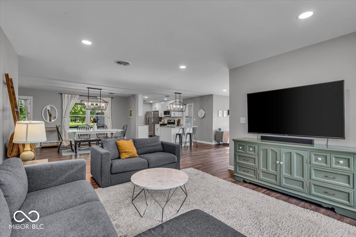 5850 E 54th Place