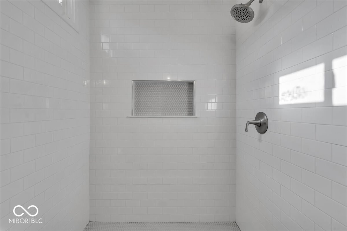 5850 E 54th Place