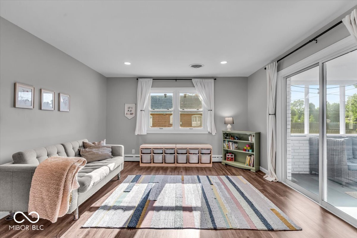 5850 E 54th Place