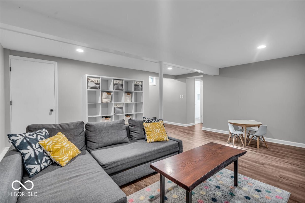 5850 E 54th Place
