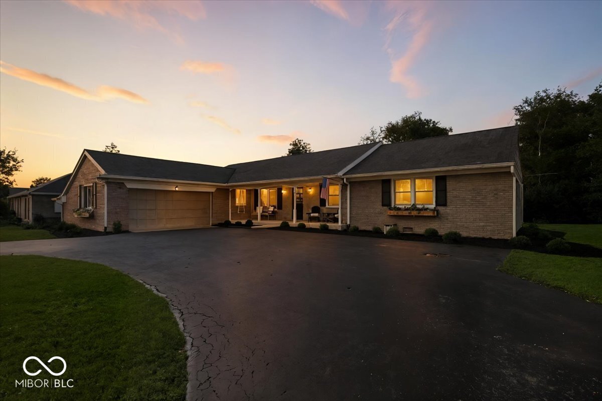 5850 E 54th Place