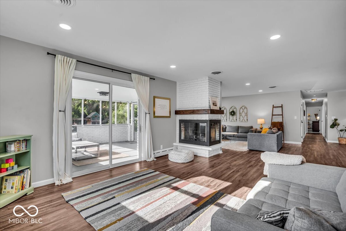 5850 E 54th Place