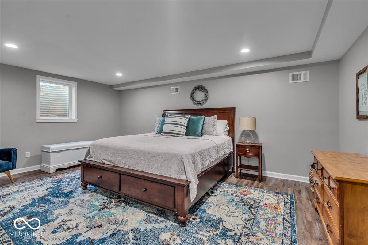 5850 E 54th Place