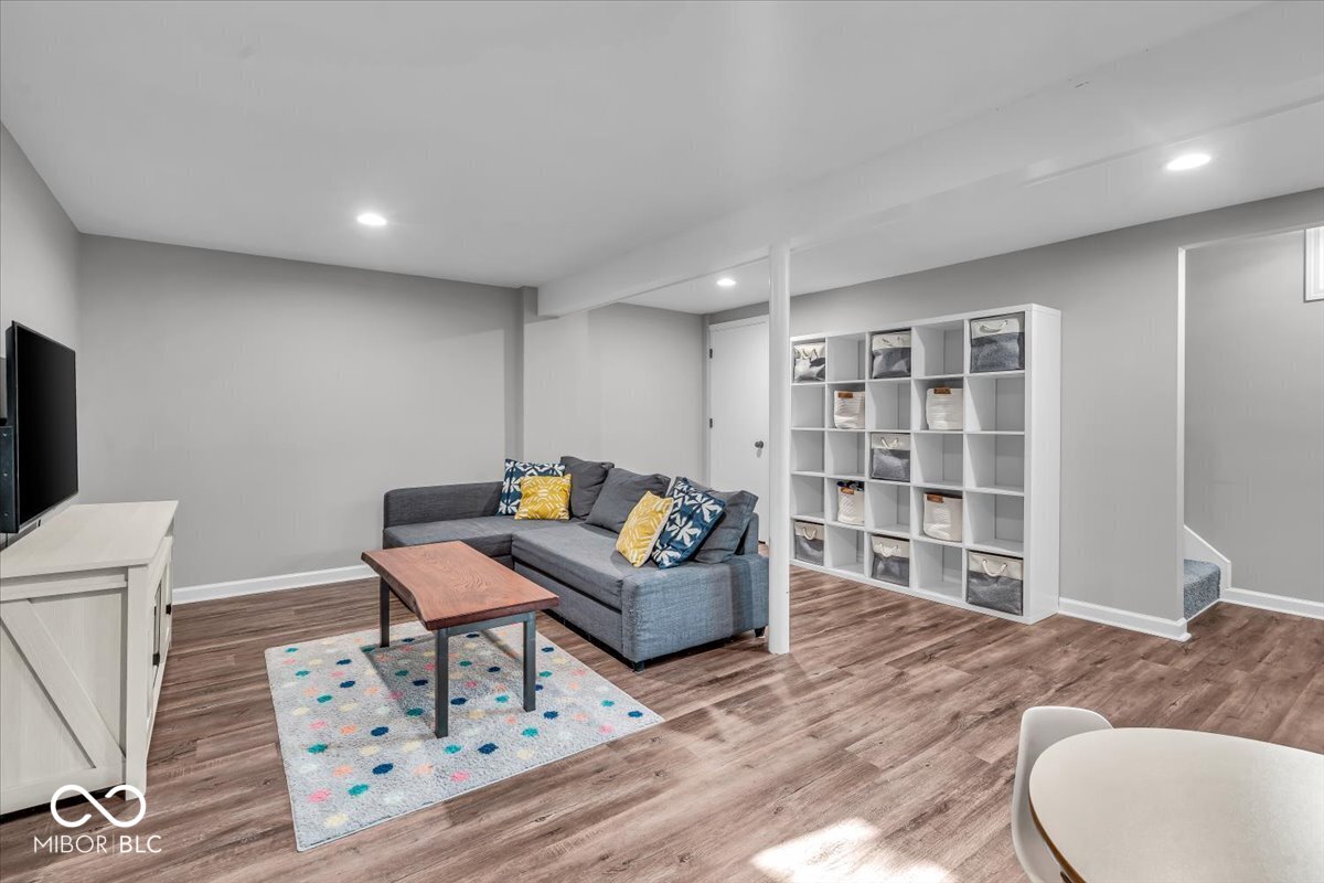 5850 E 54th Place