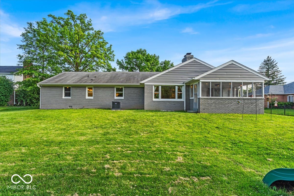 5850 E 54th Place