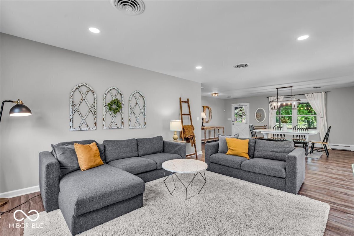 5850 E 54th Place