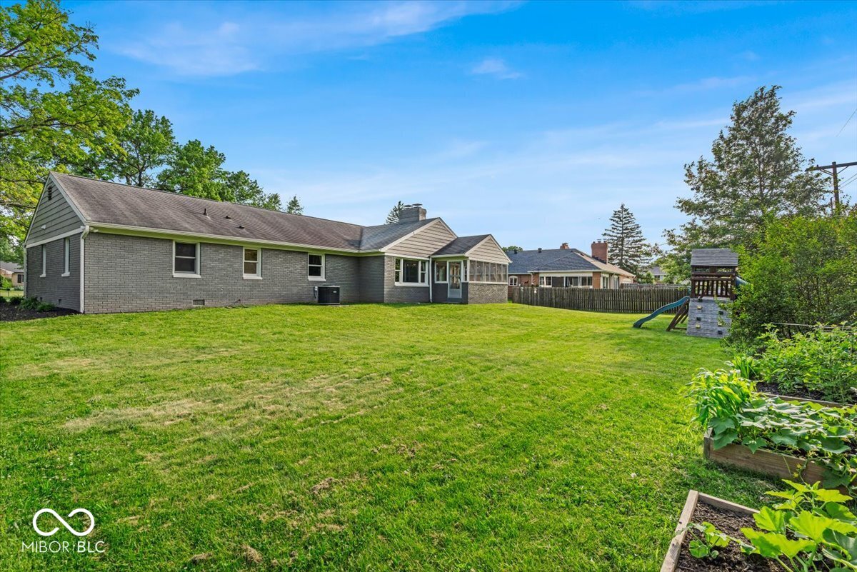 5850 E 54th Place