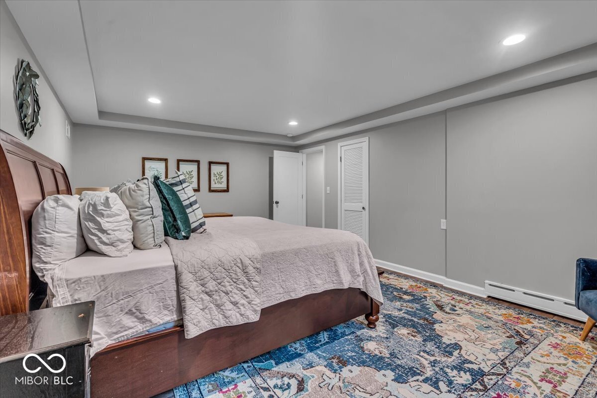 5850 E 54th Place
